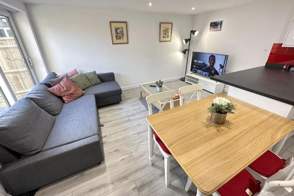 Charming New 2Br Detached House-Central Headington- Wi-Fi, Netflix, Top Location Oxford Eksteriør bilde