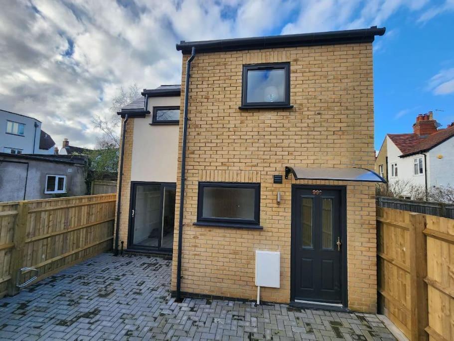 Charming New 2Br Detached House-Central Headington- Wi-Fi, Netflix, Top Location Oxford Eksteriør bilde